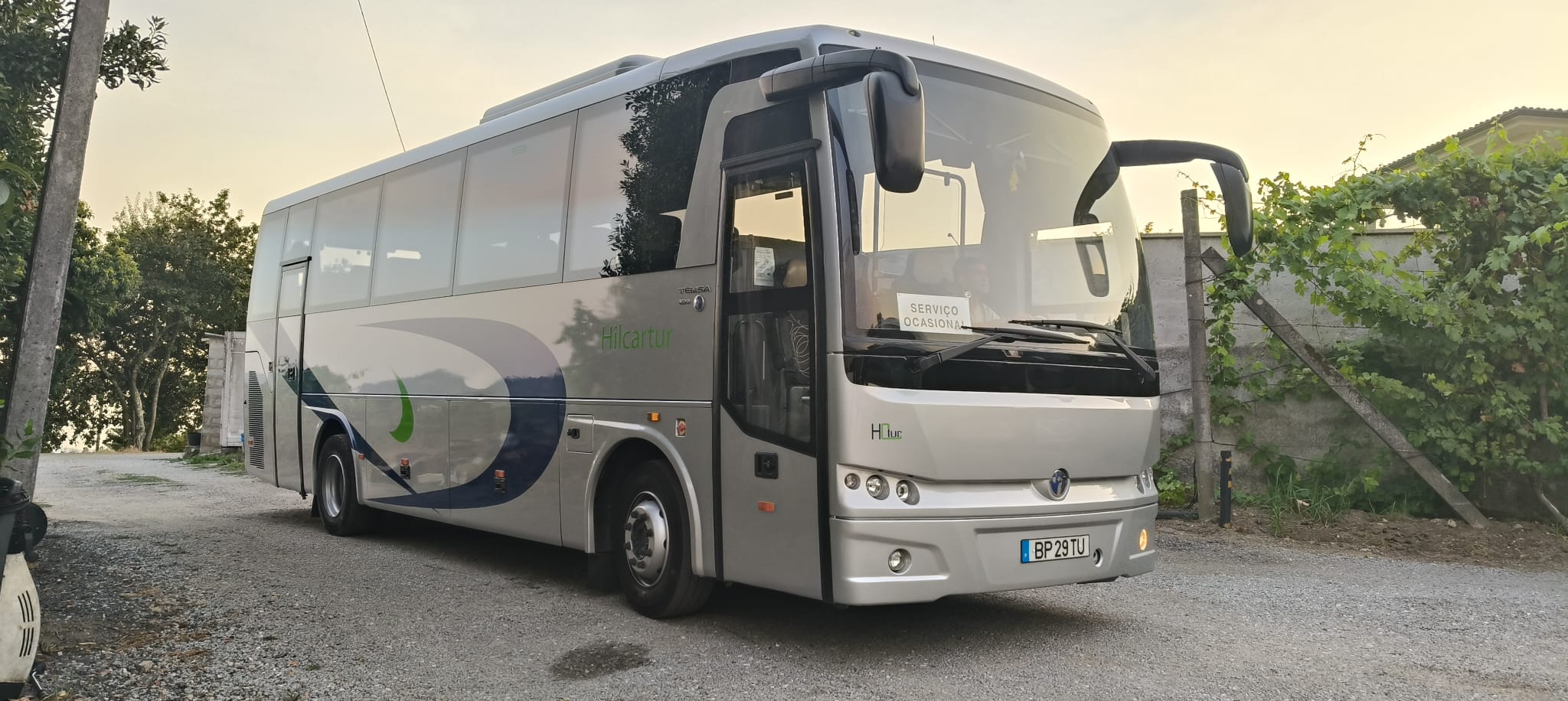 Autocarro Scania lateral